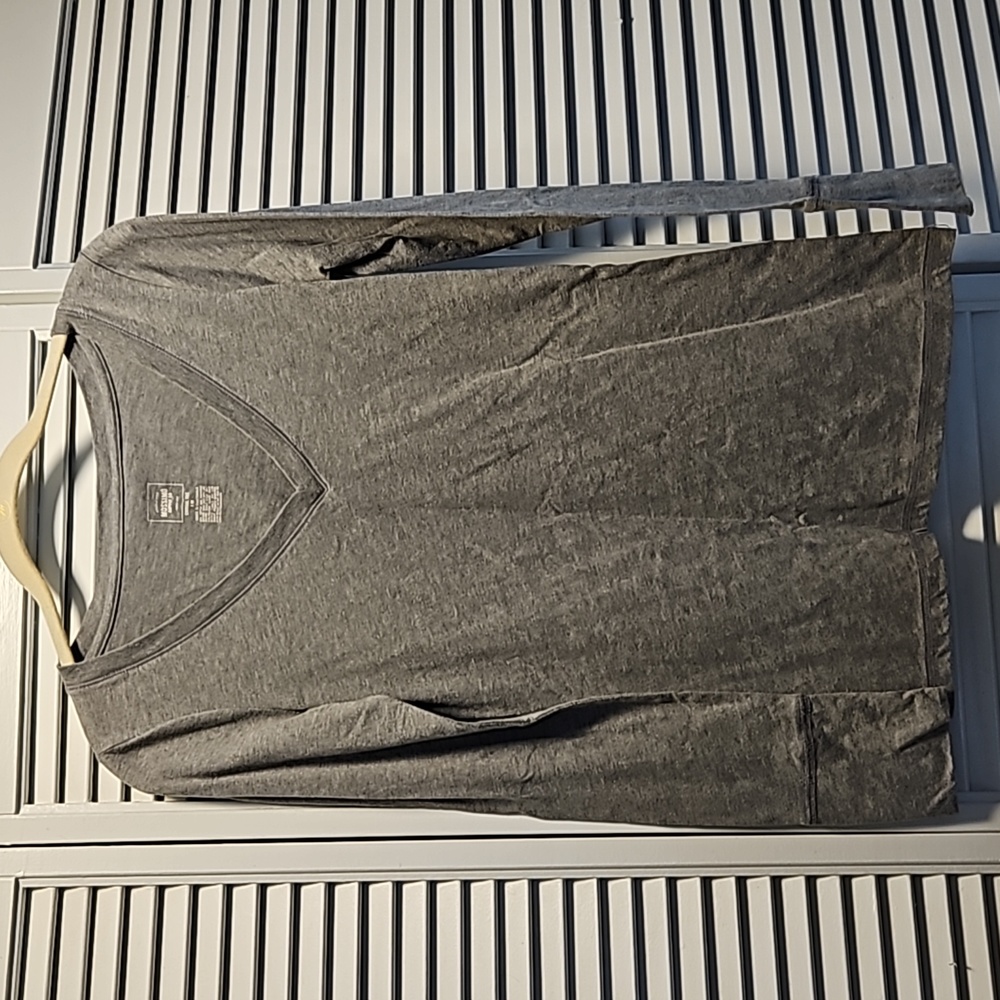 Women's Long Sleeve V-Nneck Shirt, Size M
